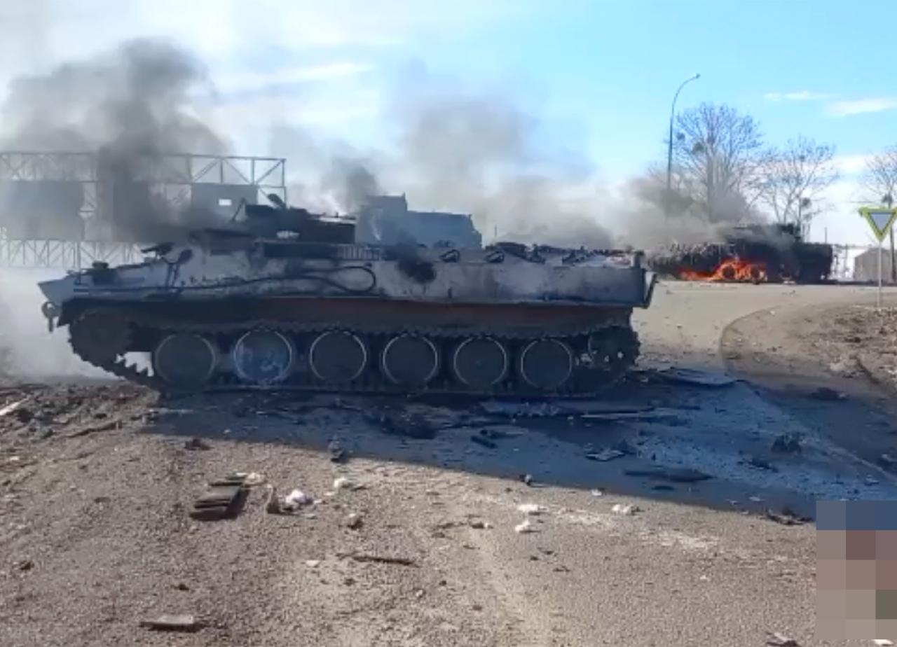 Otro tanque ruso atacado por tropas ucranianas