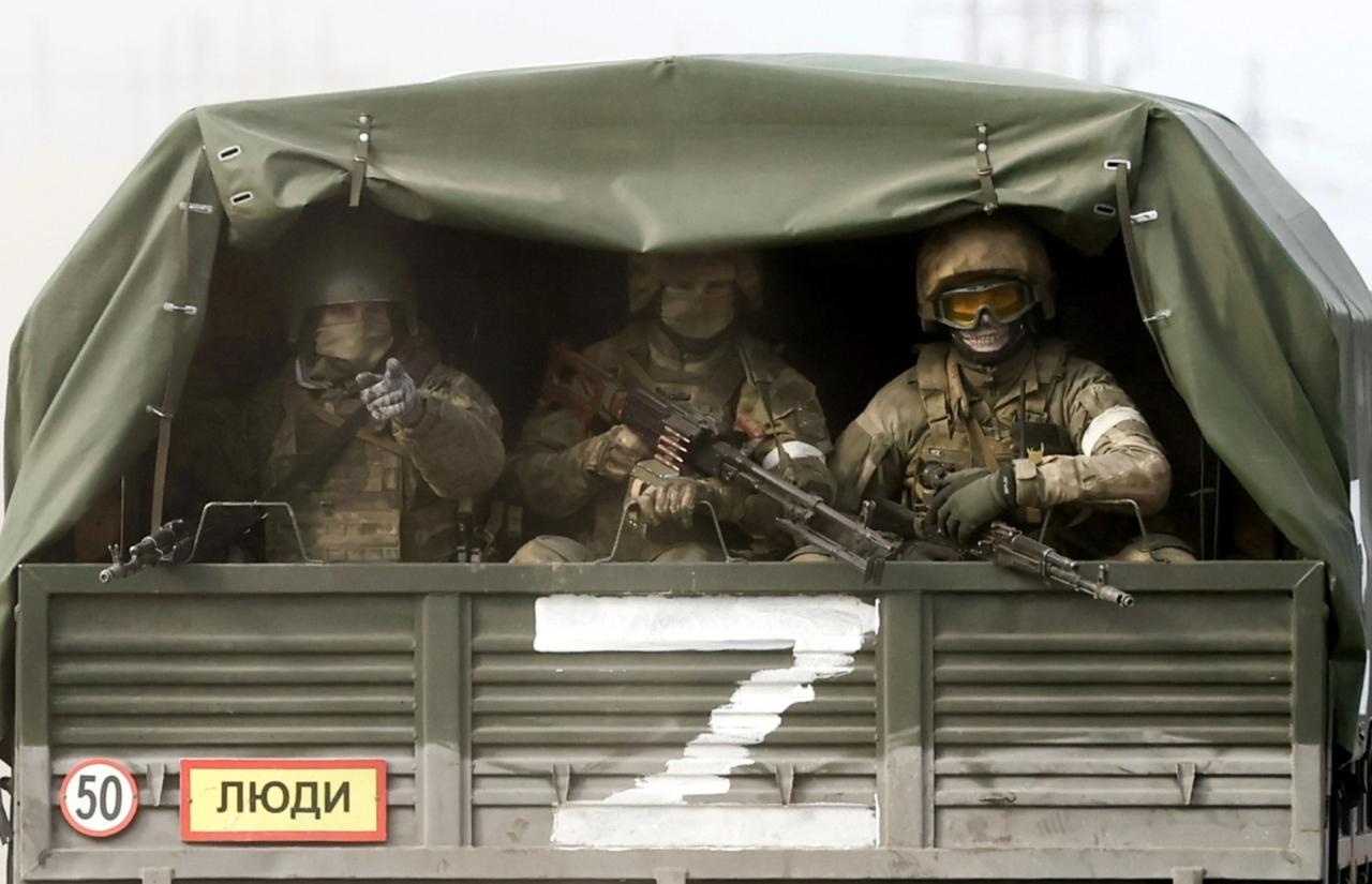 Soldados rusos cruzan la frontera con Ucrania