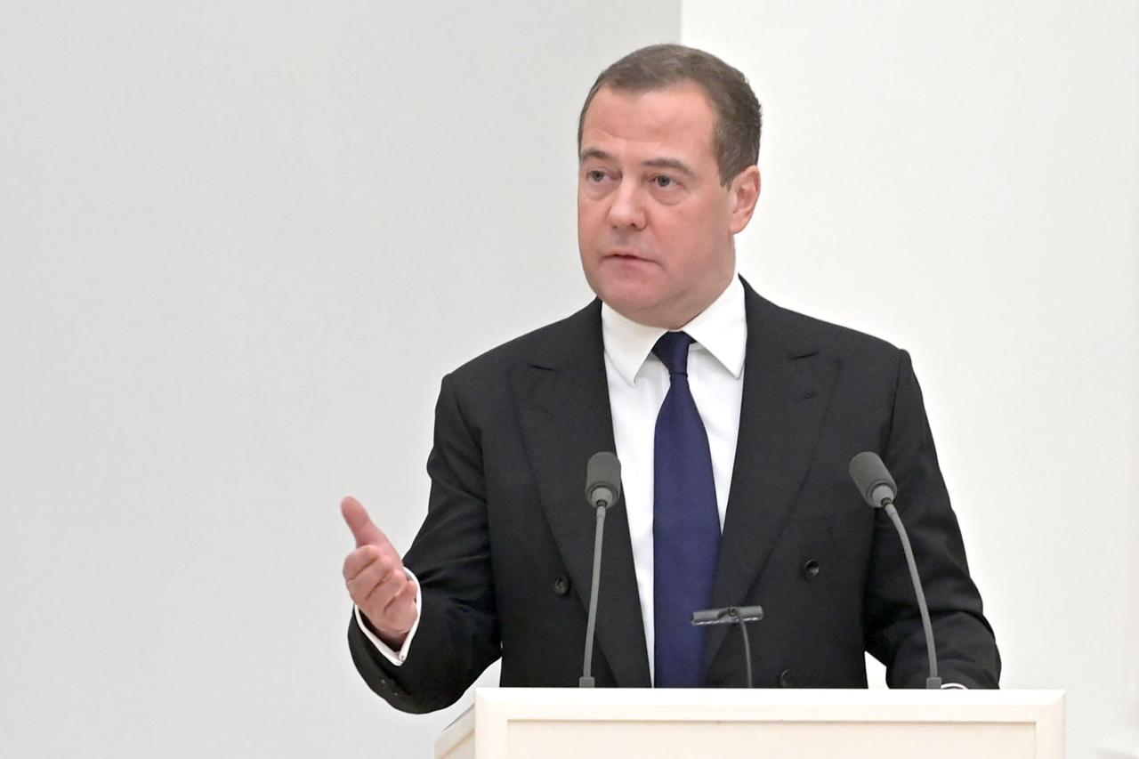 Dmitry Medvedev es Putin 