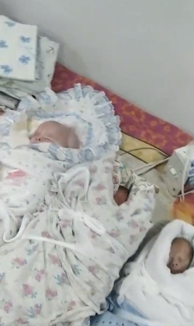Los recién nacidos que estaban en la unidad de cuidados intensivos fueron llevados al sótano bajo el cuidado de valientes enfermeras.