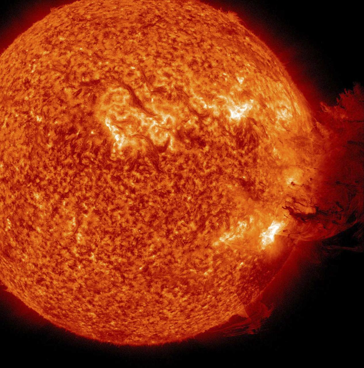 Las erupciones solares pueden destruir los satélites que orbitan la Tierra y las redes eléctricas