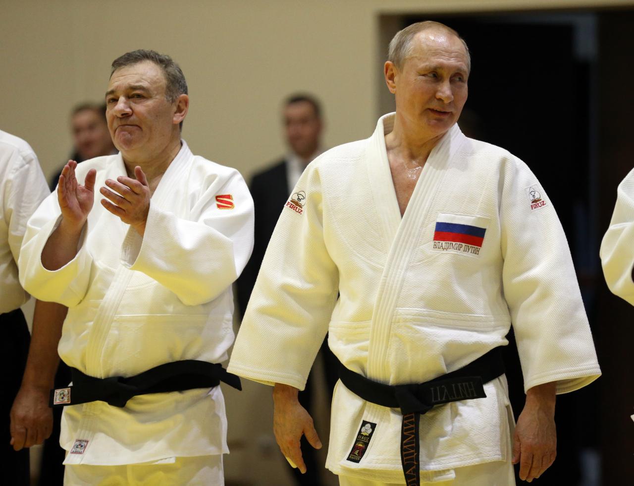 Arkady Rotenberg (izquierda) en un torneo de judo con su viejo amigo Vladimir Putin (derecha)
