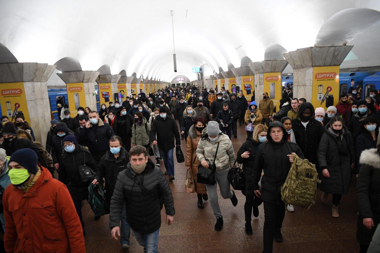Ucranianos desesperados corrieron a las estaciones de metro durante el conflicto