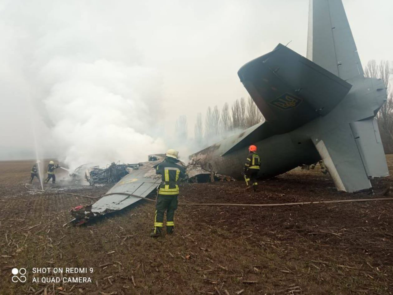 Un avión ucraniano con 14 personas a bordo fue derribado, matando a 5