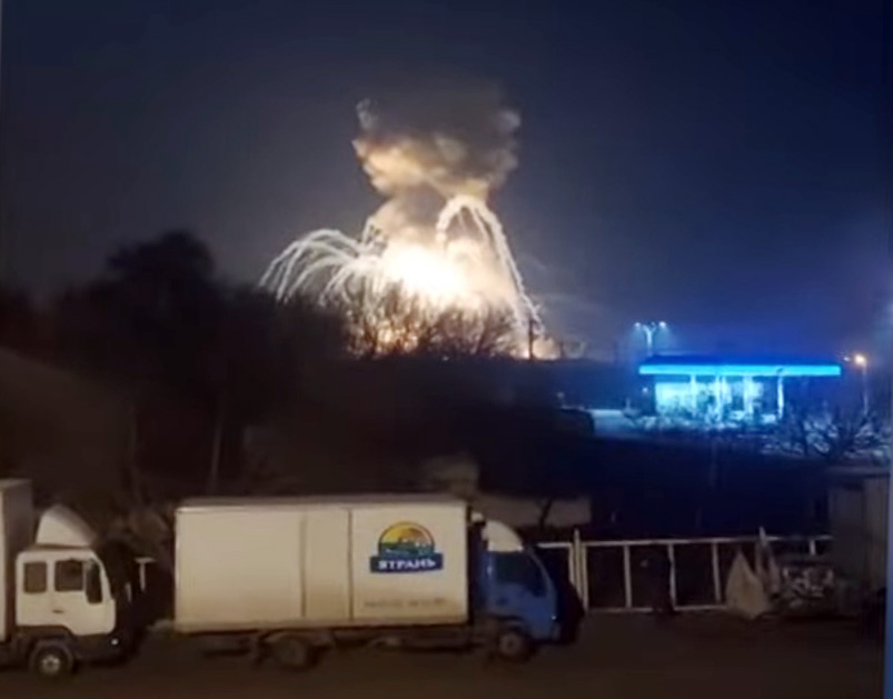 Las fotos parecen mostrar explosiones de cohetes rusos en la región de Sumy.