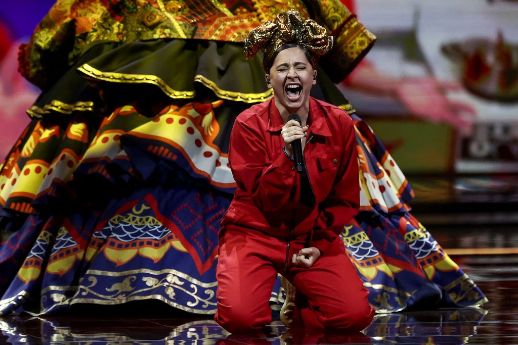 La rusa Manizha se presenta durante la final de la 65ª edición del Festival de la Canción de Eurovisión 2021