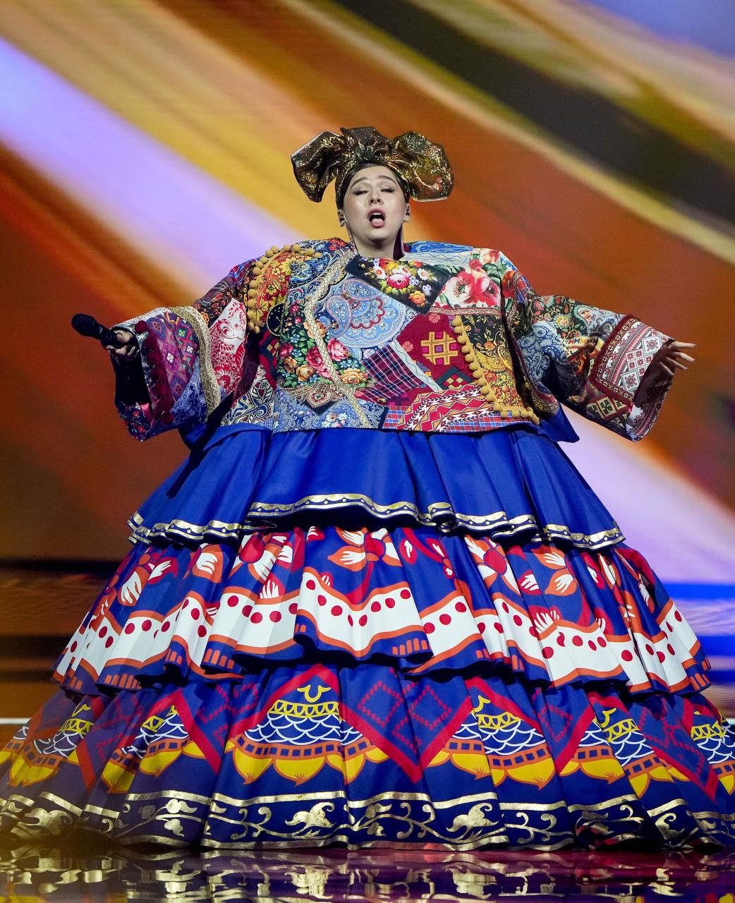 Manizha de Rusia con la canción Russian Woman durante las primeras semifinales del Festival de la Canción de Eurovisión del año pasado
