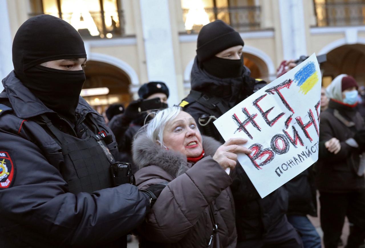 Protestas contra la guerra estallaron en Rusia y en otros lugares