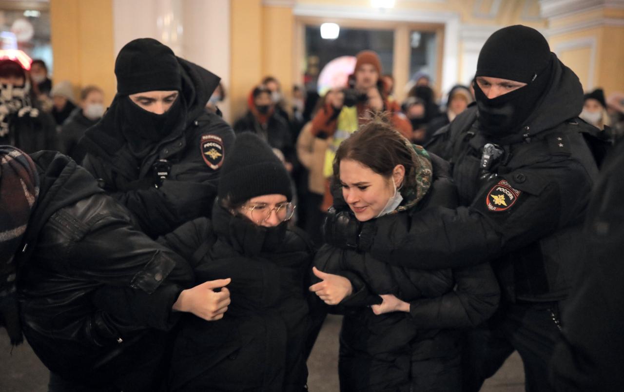 Más de 1.000 personas fueron detenidas durante las protestas en Moscú y San Petersburgo