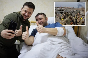 El líder de guerra Zelensky entrega medallas a los soldados heridos durante el ataque ruso