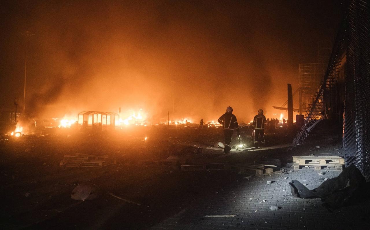 Se desata un incendio tras el allanamiento en un centro comercial de Kiev