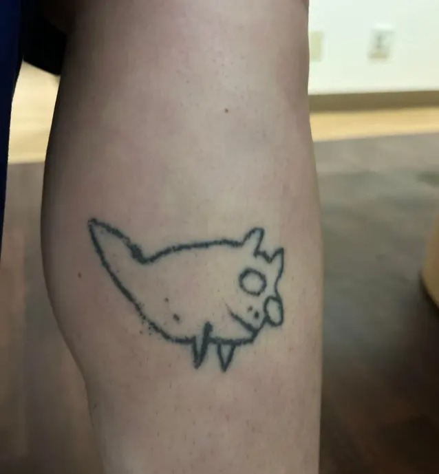 Redditor tiene un tatuaje de un gato que ha sido comparado con Slimer de Ghostbusters
