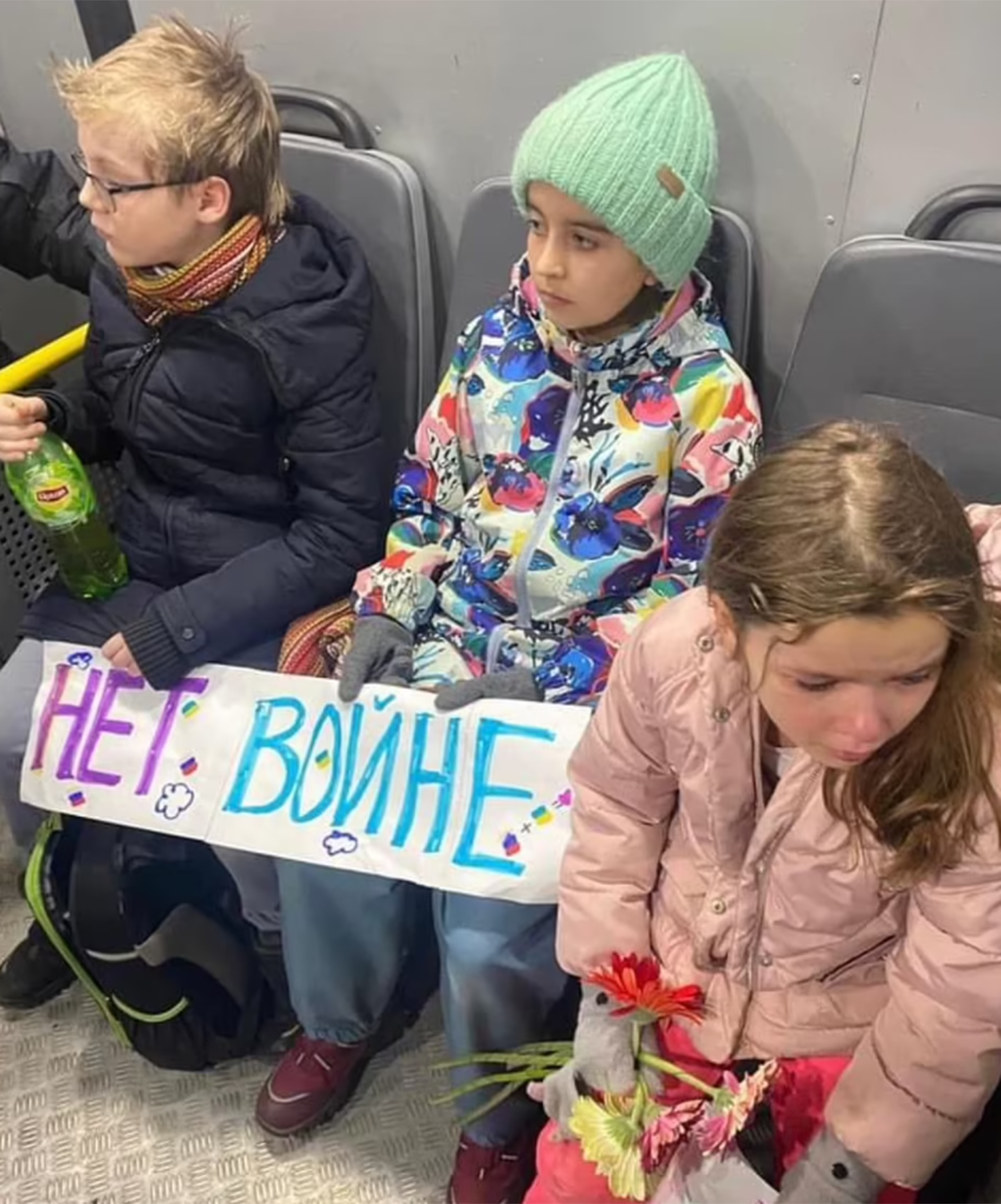 Los niños se encontraban entre los cientos de manifestantes contra la guerra, arrestados y encarcelados por la policía en Rusia
