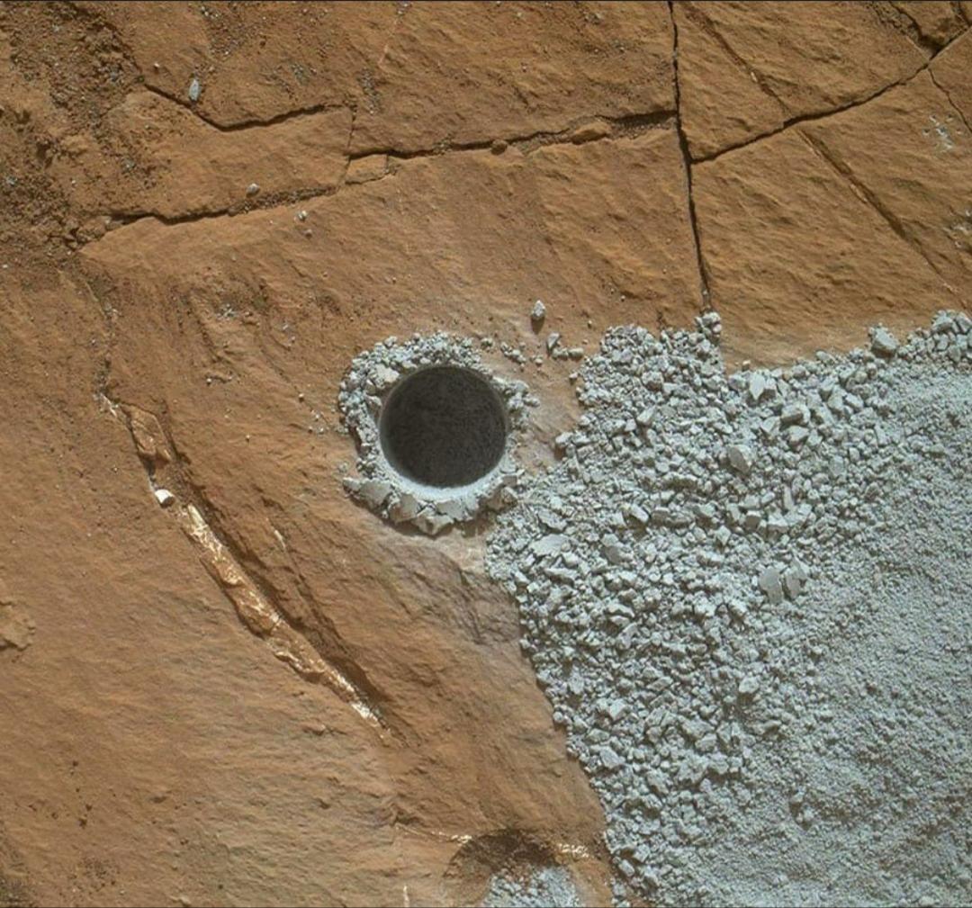 ¿Quién perforó este agujero en Marte?