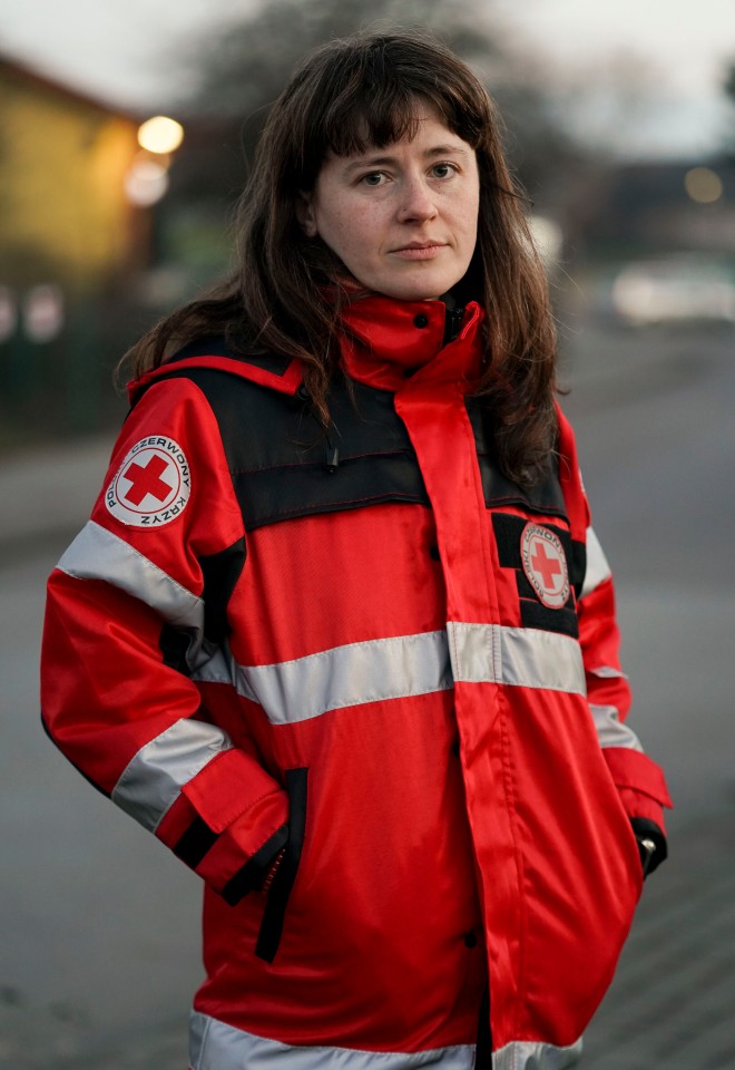 Lloro, pero tengo que ser fuerte por los refugiados traumatizados que huyen de Ucrania - dice Mónica, voluntaria de la Cruz Roja