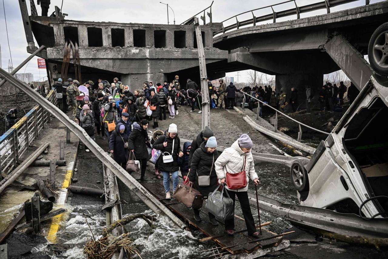 Las despiadadas tropas rusas dispararon ayer contra la ruta de escape acordada para los refugiados.