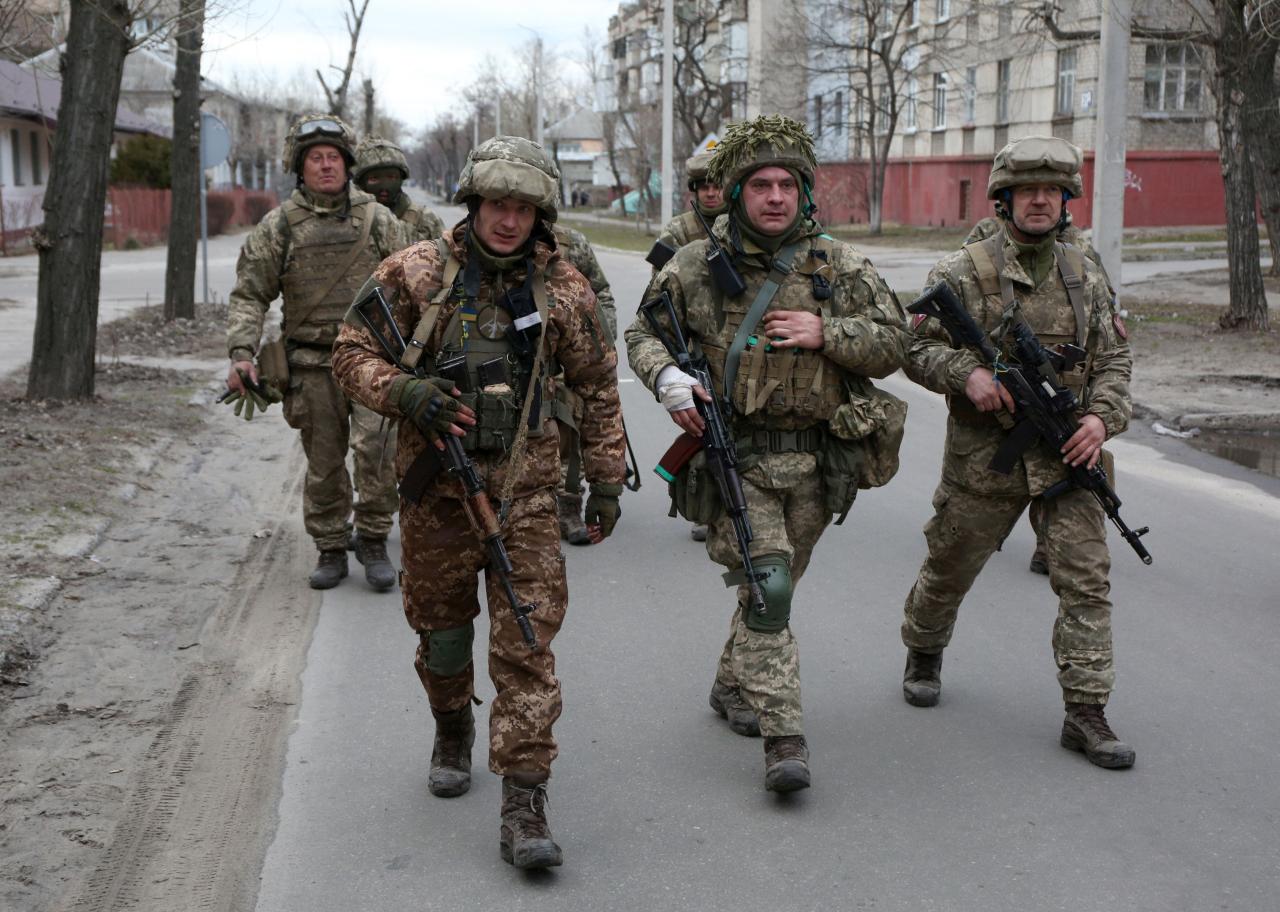 La mayoría de las fuerzas ucranianas en la línea del frente son civiles”, dijo.