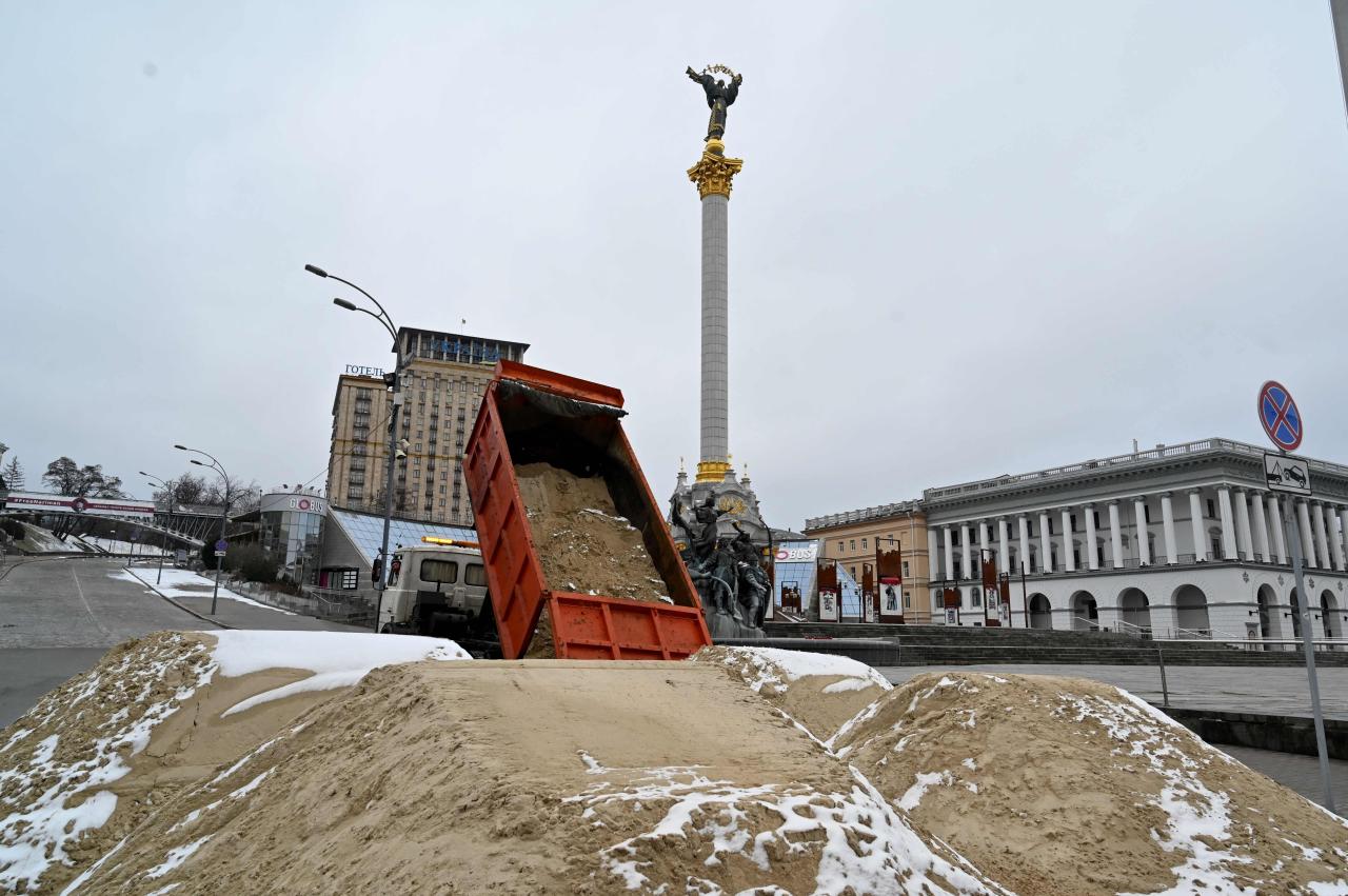 La arena se arroja a la calle y Kiev actuará como una barricada improvisada.