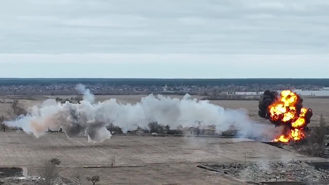 El helicóptero de Putin se estrella contra el suelo en una bola de fuego
