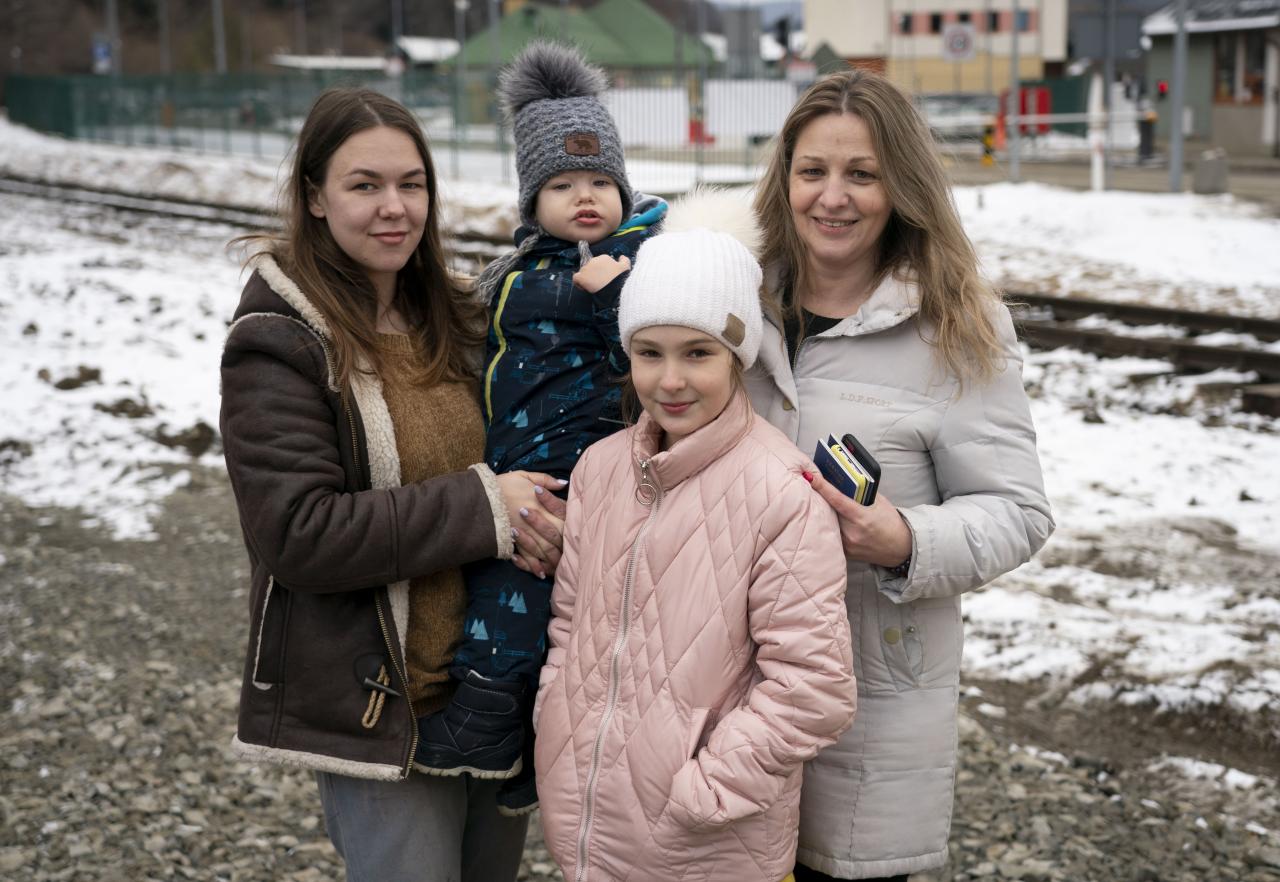 Familia a salvo en Polonia tras escapar del brutal ataque de Putin a Ucrania
