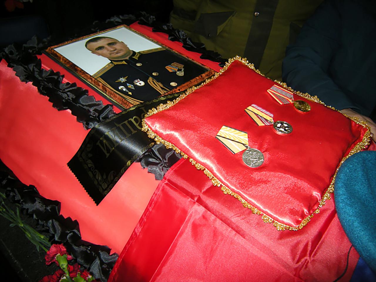 Głuszczak fue enterrado con todos los honores militares y guardia de honor.