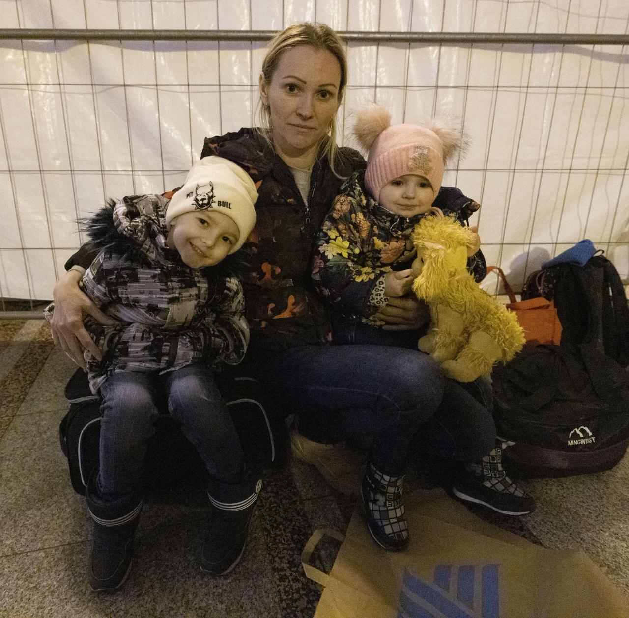 Vera Humzhiak con Veronika a la derecha y su hijo Art