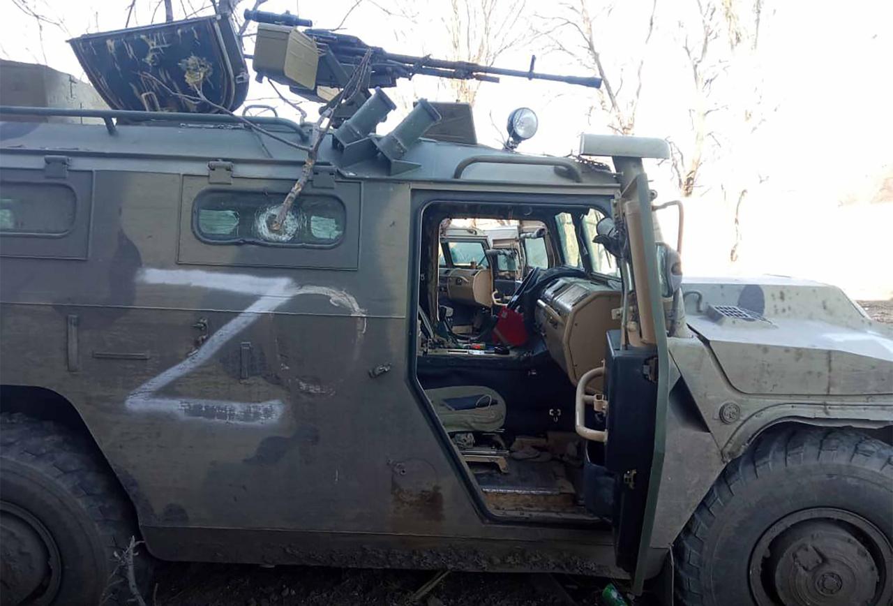 Se encontraron documentos relacionados con tres combatientes Spetsnaz en un vehículo blindado Tigr capturado.