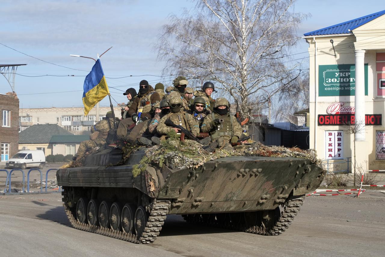 Las fuerzas ucranianas resisten ferozmente la invasión rusa