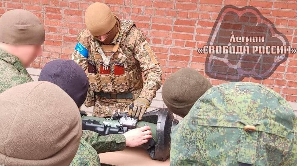 A la Legión de la Libertad de Rusia se le mostró cómo usar el lanzagranadas NLAW