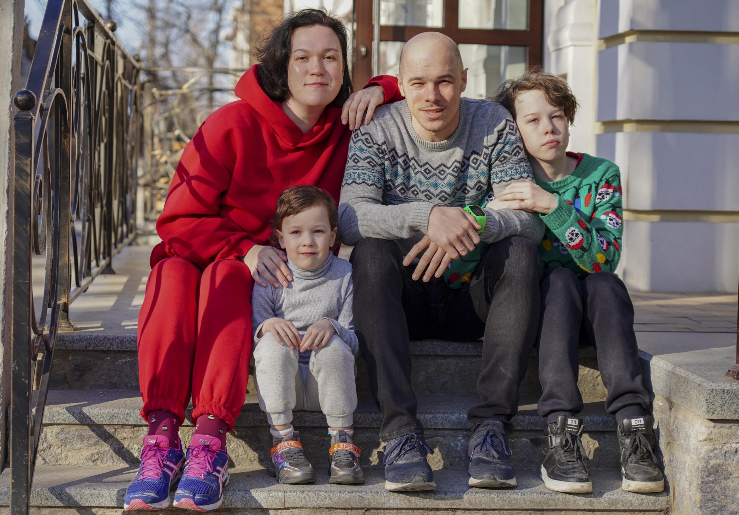 Oleksandr Tytova les dijo a sus hijos que eran superhéroes para poder hacerlos huir