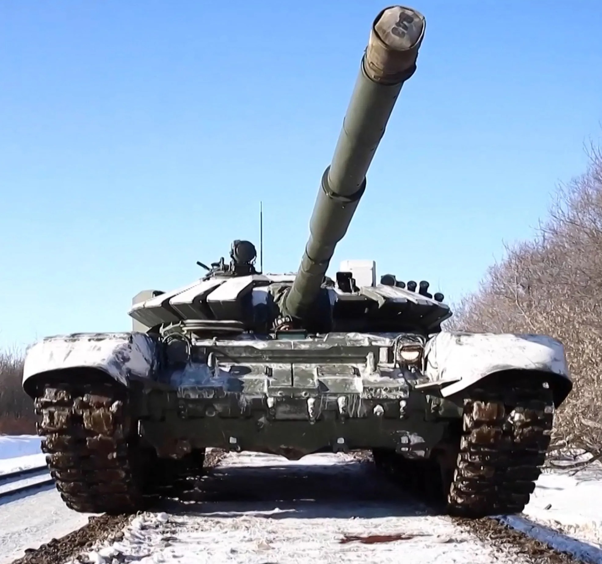 Según los informes, el soldado ruso montó su tanque hacia su comandante, el coronel Yuri Medvedev.