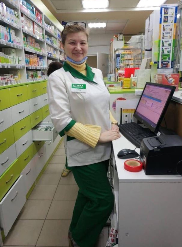 Nina, que trabaja como farmacéutica en Kharkiv, resultó gravemente herida en el ataque.