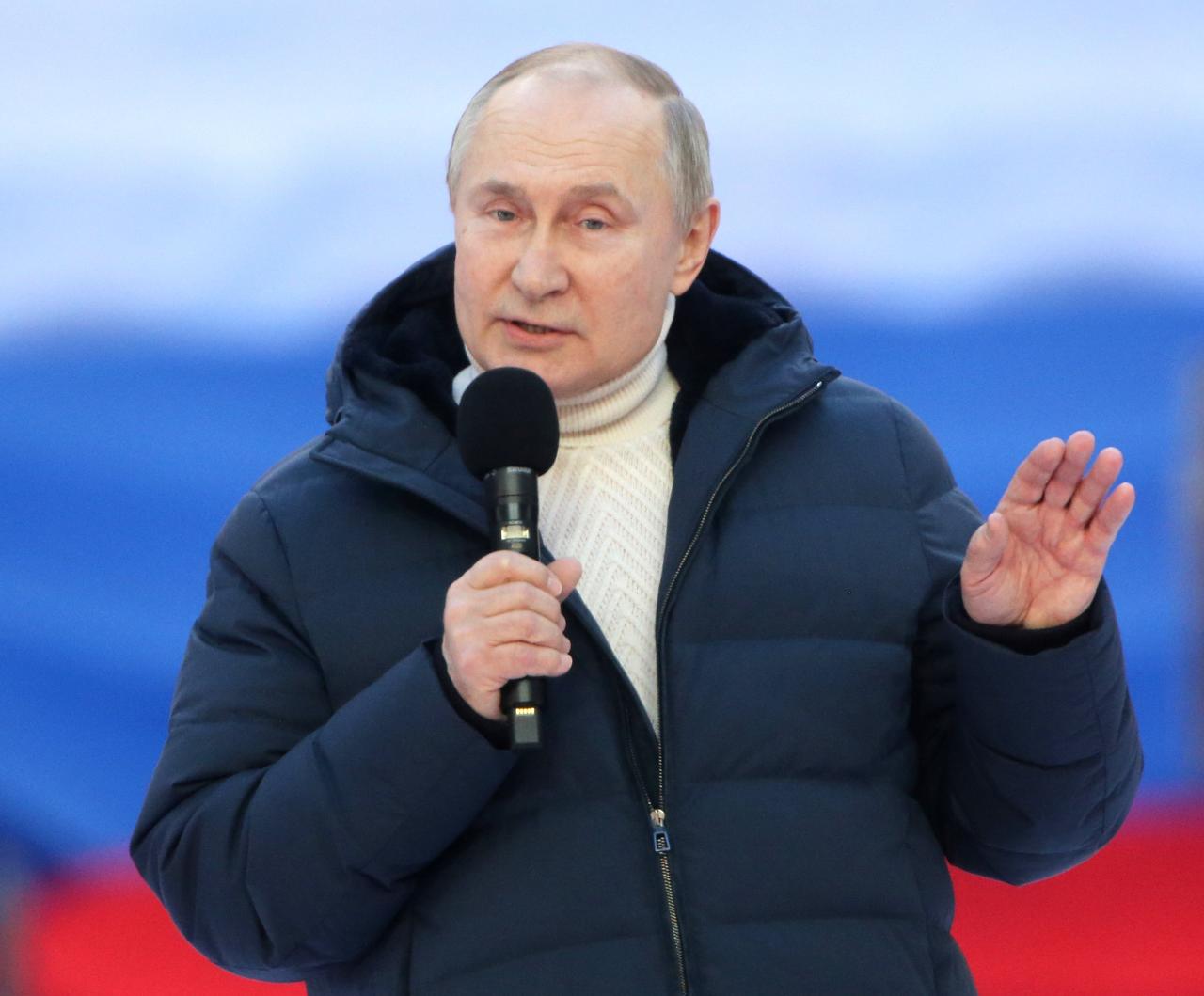 A Vladimir Putin le gusta mostrar su gusto por la moda con artículos de diseño caros.