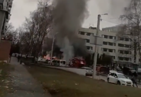 Columnas de humo surgen del ataque