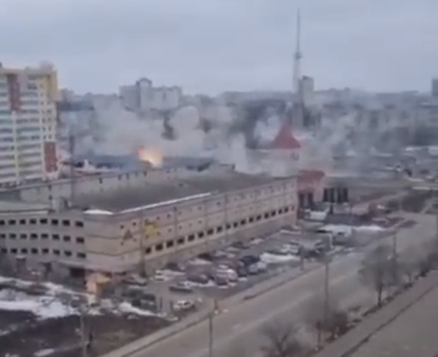 Las imágenes mostraban los ataques que se extendían por Kharkiv.
