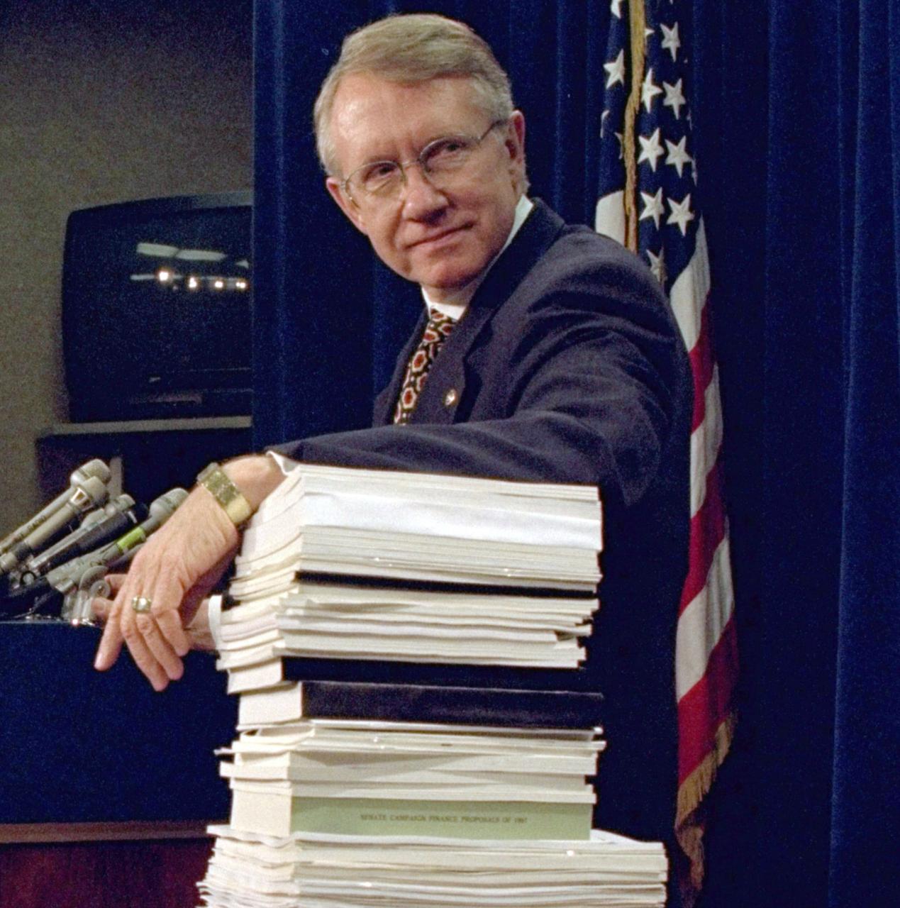 El senador estadounidense Harry Reid fue clave para crear AATIP