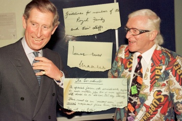 Las cartas de Charles revelan que le pidió consejo al pedófilo Jimmy Savile a la familia real