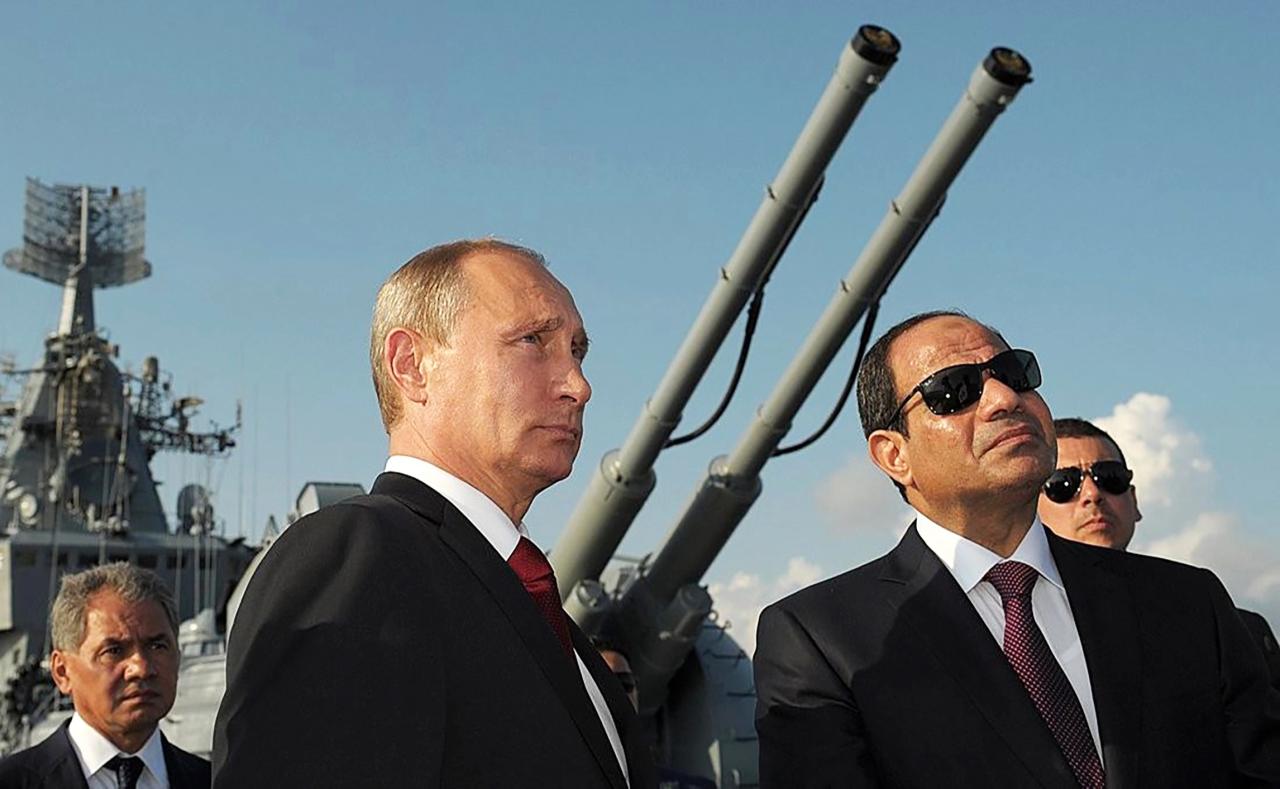 Vladimir Putin y el presidente egipcio Abdel Fattah el-Sisi a bordo del crucero Moscú en agosto de 2014.