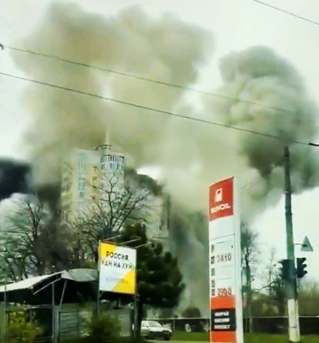 Los misiles alcanzaron dos edificios de apartamentos, así como el complejo militar ucraniano.