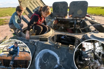 Niños valientes juegan con un tanque ruso quemado mientras continúa la guerra en Ucrania