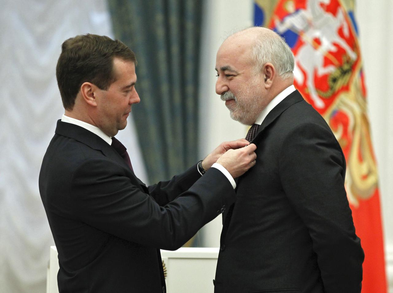 Vekselberg recibe una distinción del expresidente ruso Dmitry Medvedev