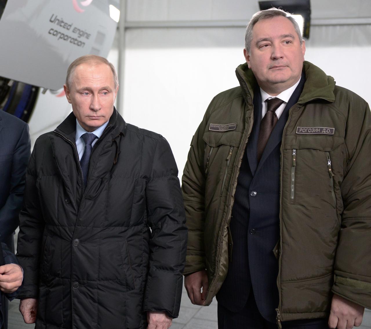 El jefe de Roscosmos, Dmitry Rogozin, con Vladimir Putin