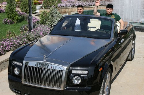 Brutal señor de la guerra Kadyrov muestra su Rolls Royce