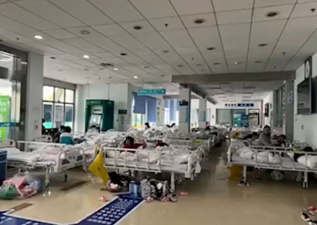 Las peleas de niños se mantienen en hospitales de Shanghái, lejos de sus padres
