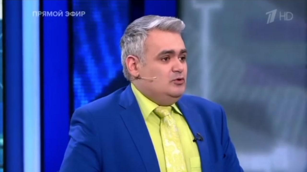 El politólogo Gevorg Mirzayan hizo afirmaciones sesgadas de que la supuesta atrocidad en Bucza fue organizada por Occidente.