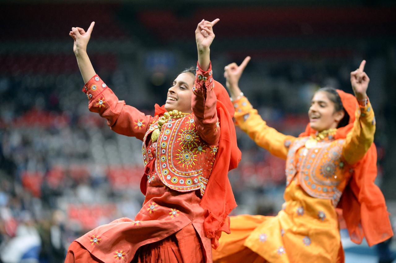 El Festival Sikh de Vaisakhi se celebra en el Nagar Kirtan anual, una procesión comunitaria enfocada espiritualmente por la ciudad.