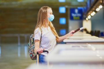 La mujer deja a su novio después de que su madre no pagara su vuelo en primera clase