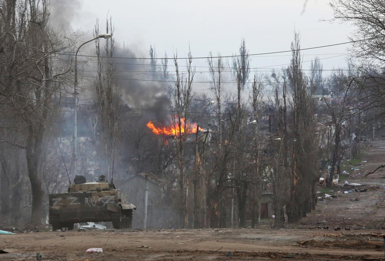 La ciudad ha sido devastada por las tropas rusas y se rumorea que ha sido alcanzada por bombas incendiarias.
