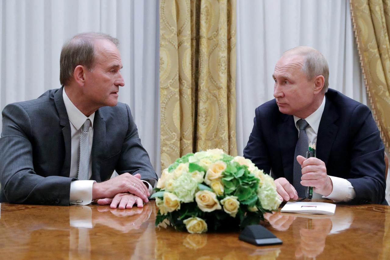 Vladimir Putin con Viktor Medvedchuk en San Petersburgo