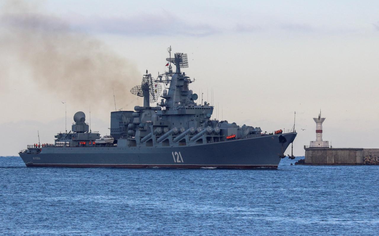 El crucero de misiles Moskva fue destruido por un impacto que provocó un incendio
